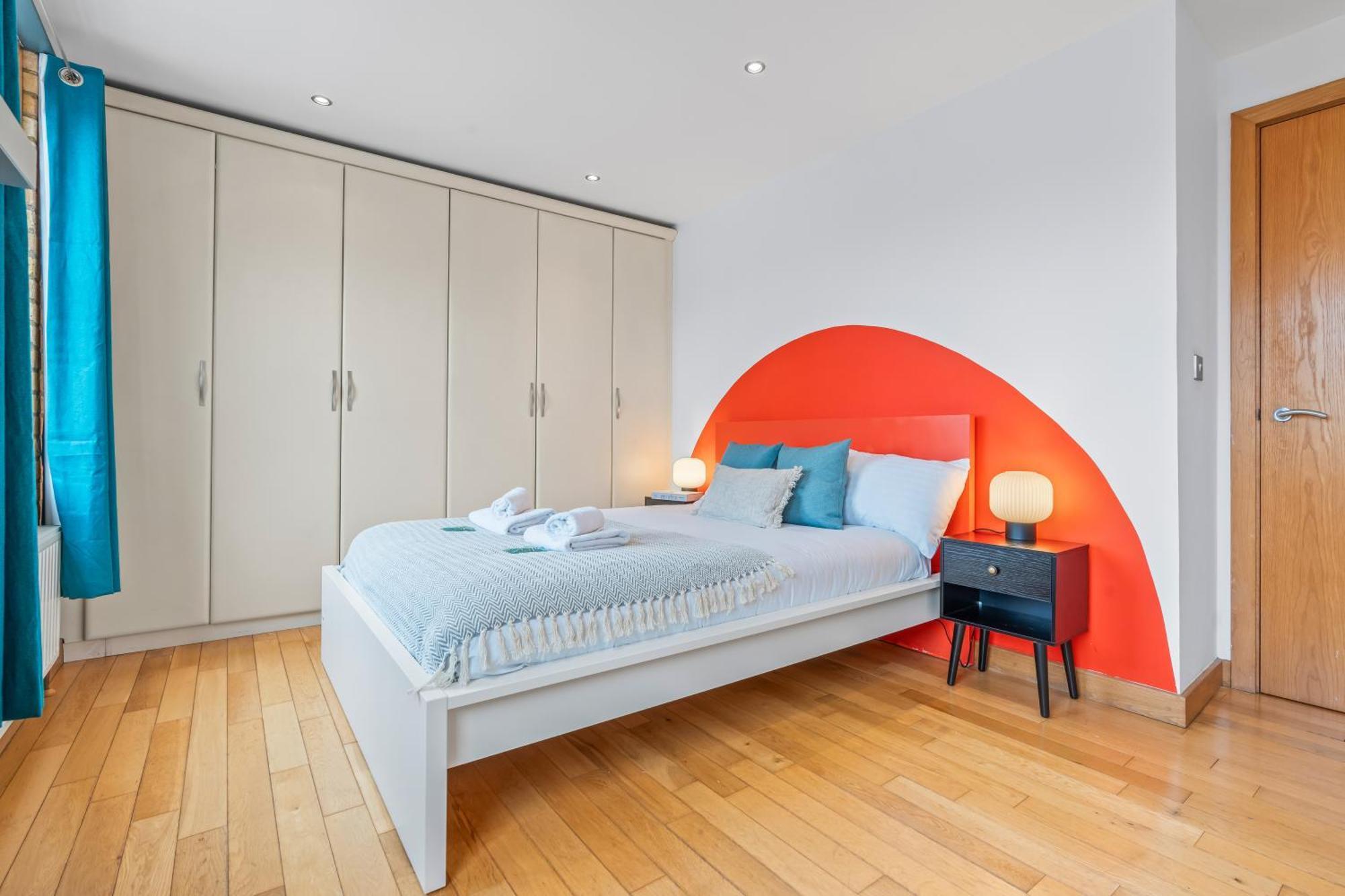 Waterloo - Modern And Industrial 2 Bed - Close To Bridge, Sleeps 6 London