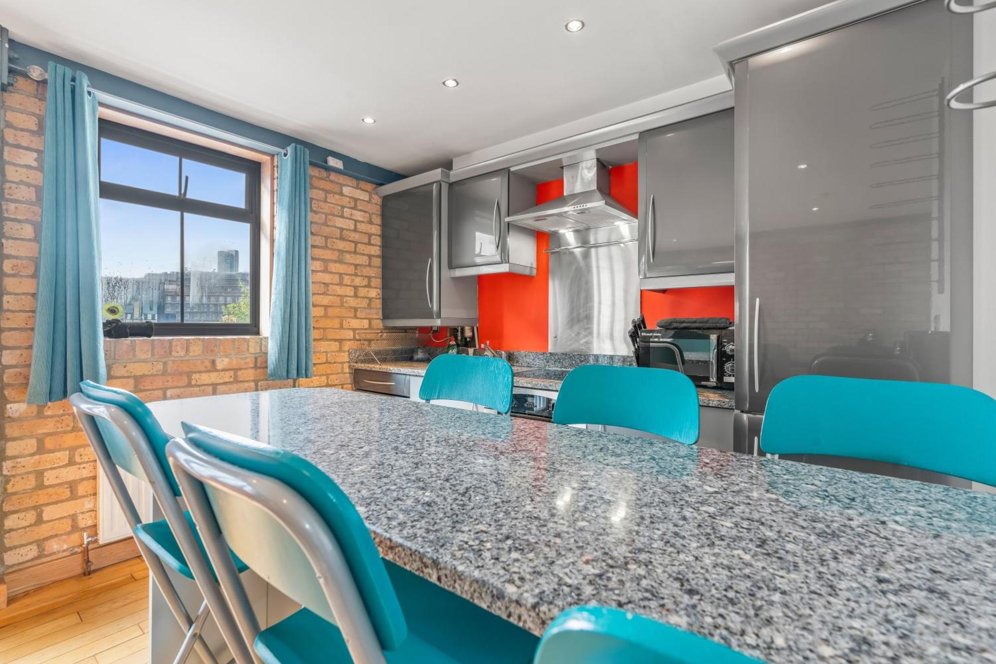 Waterloo - Modern And Industrial 2 Bed - Close To Bridge, Sleeps 6 London